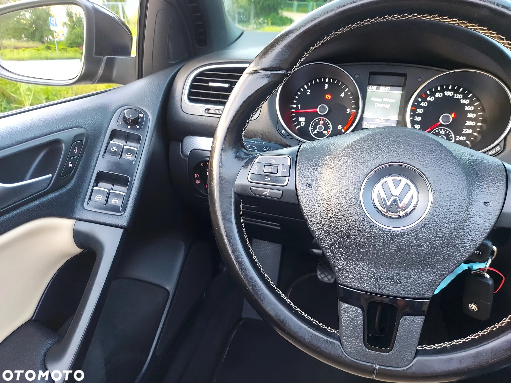 Volkswagen Golf Cabrio 2.0 TDI BlueMotion Technology Exclusive - 37