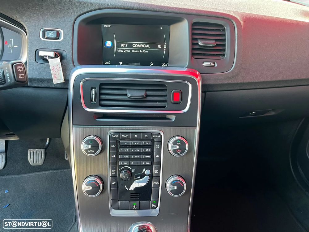 Volvo V60 2.0 D2 Momentum Drive - 22