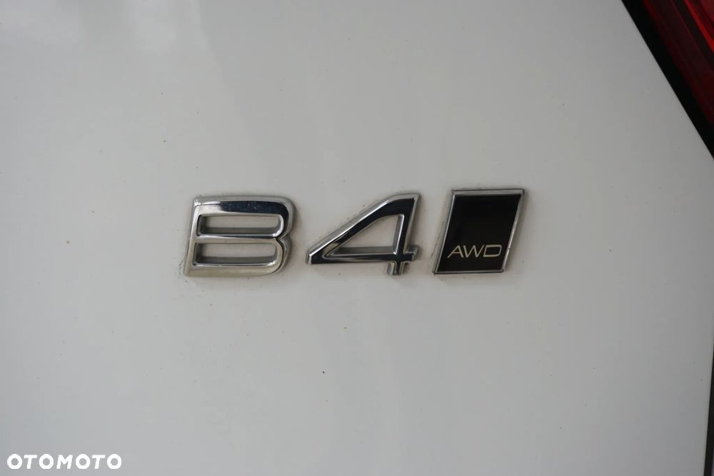 Volvo XC 40 B4 B AWD Momentum Pro - 16