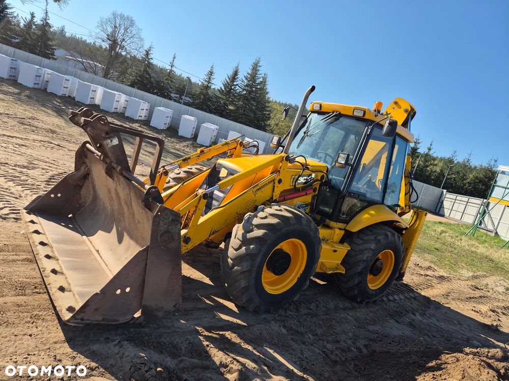 JCB 3cx na Rrównych kołach 4cx - 3