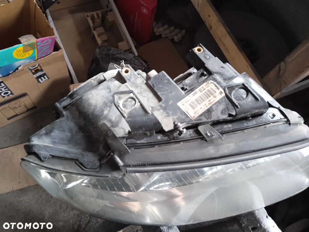 LAMPA PRZÓD PRAWA XENON AUDI A4 B6 8E0941004C 8E0990008C 89305780 - 2