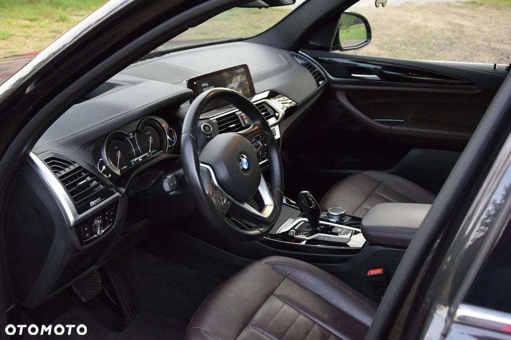 BMW X3 xDrive25d Luxury Line - 23