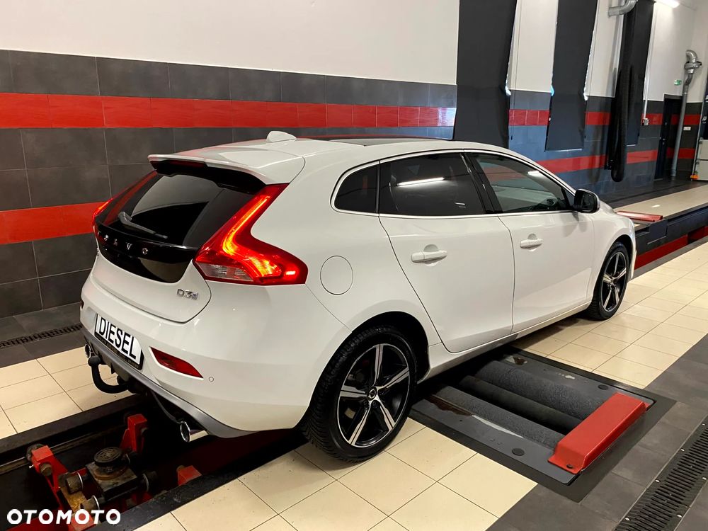 Volvo V40 D3 Drive-E R-Design Momentum - 10