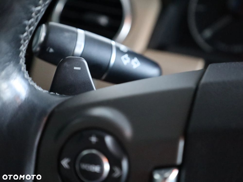 Land Rover Discovery IV 3.0 SD V6 HSE - 29