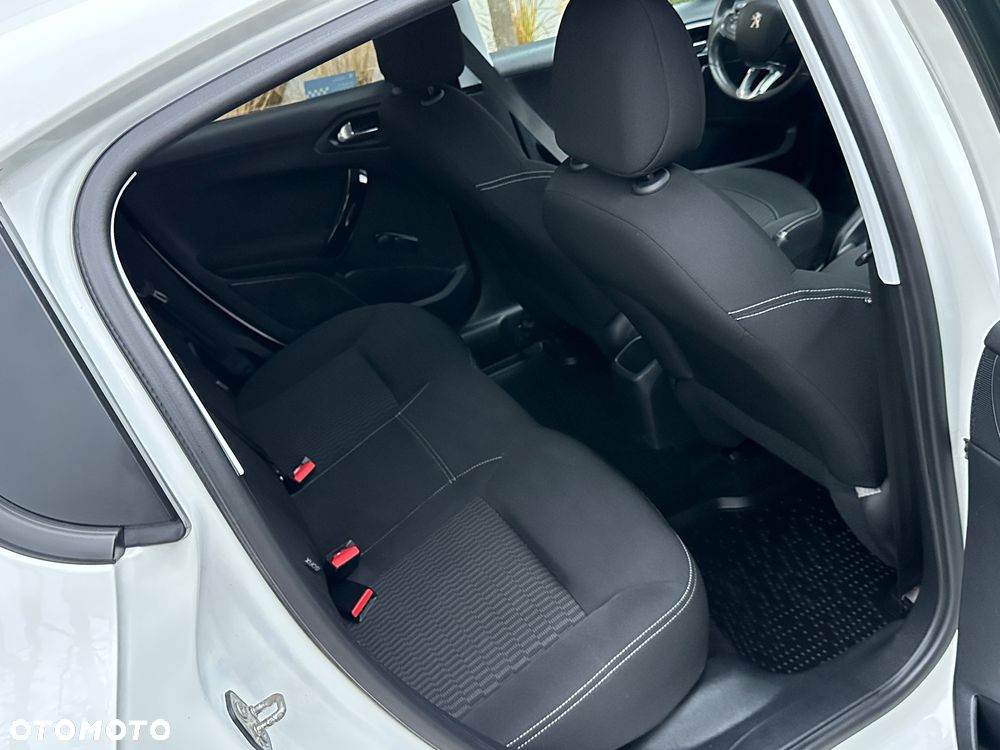 Peugeot 208 - 6