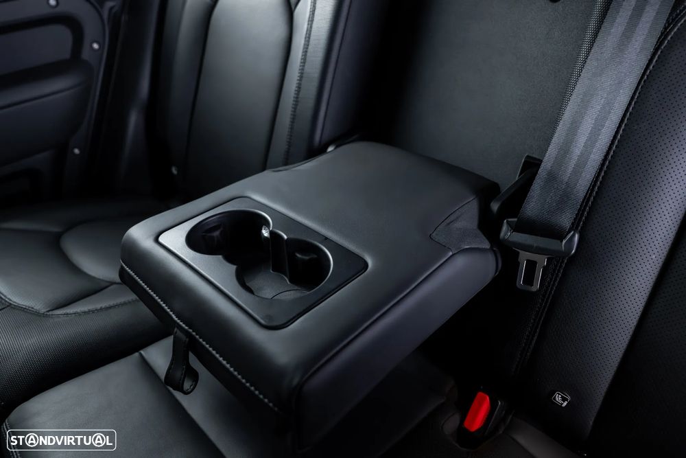 Land Rover Defender 2.0 P400e 110 AWD X-Dynamic HSE - 38