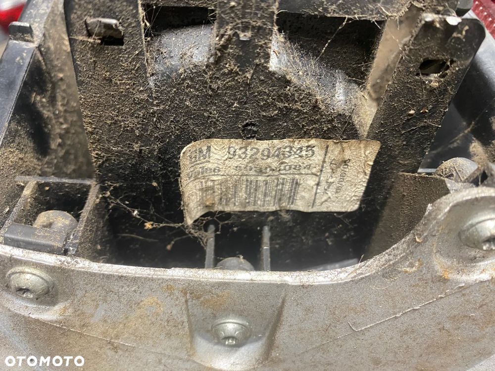 LAMPA TYLNA LEWA OPEL MERIVA A 93294345 - 9