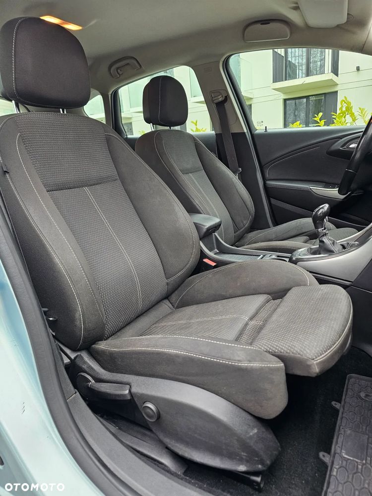 Opel Astra 1.6 T Cosmo - 21