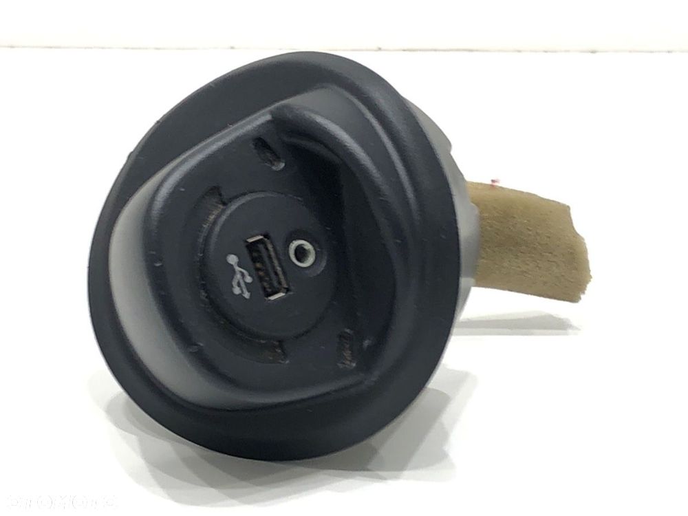 GNIAZDO USB  NISSAN JUKE (F15) 2010 - 2022 1.6 86 kW [117 KM] benzyna 2010 - 2022 KE289-1K005 - 1
