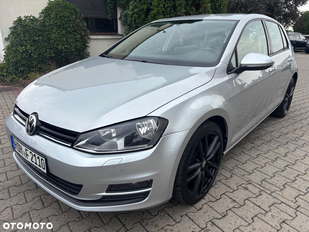 Volkswagen Golf - 1