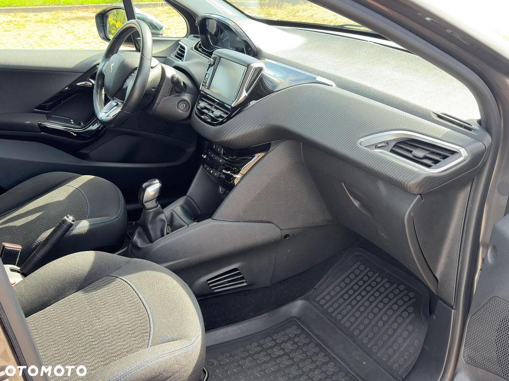 Peugeot 208 1.2 PureTech Style - 10