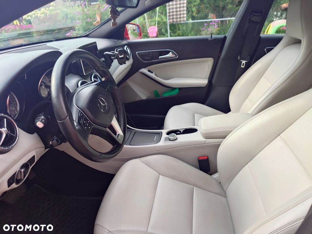 Mercedes-Benz CLA 250 4Matic 7G-DCT - 22