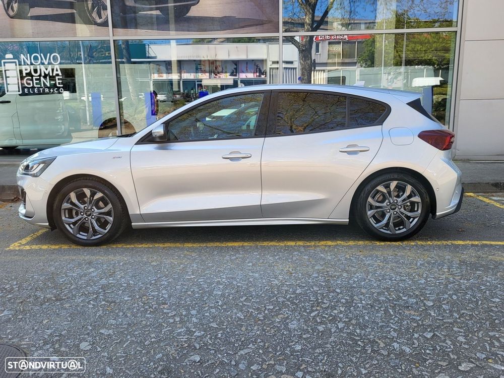 Ford Focus 1.0 EcoBoost MHEV ST-Line — fotografia 4