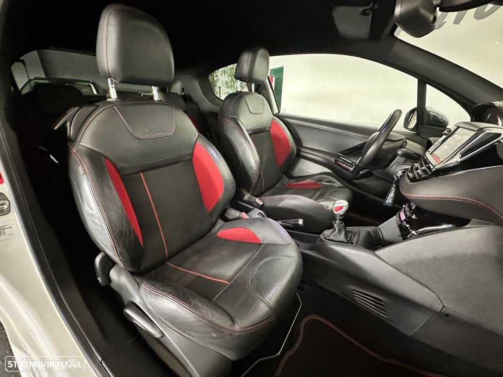 Peugeot 208 1.6 e-THP GTi - 23