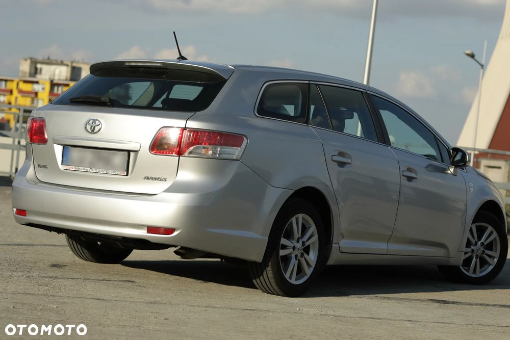 Toyota Avensis 2.0 D-4D Luna - 6