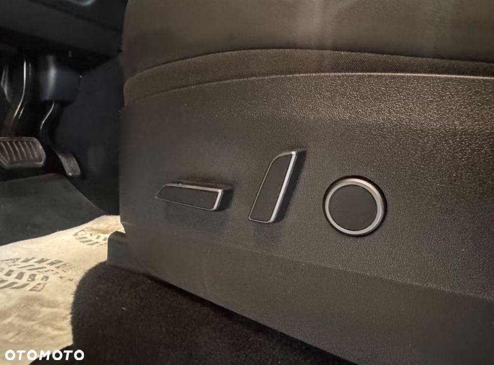 Tesla Model Y Long Range AWD - 18