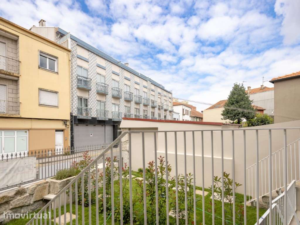 Moradia T2+1 com Pátio, totalmente remodelada - Grande imagem: 3/26
