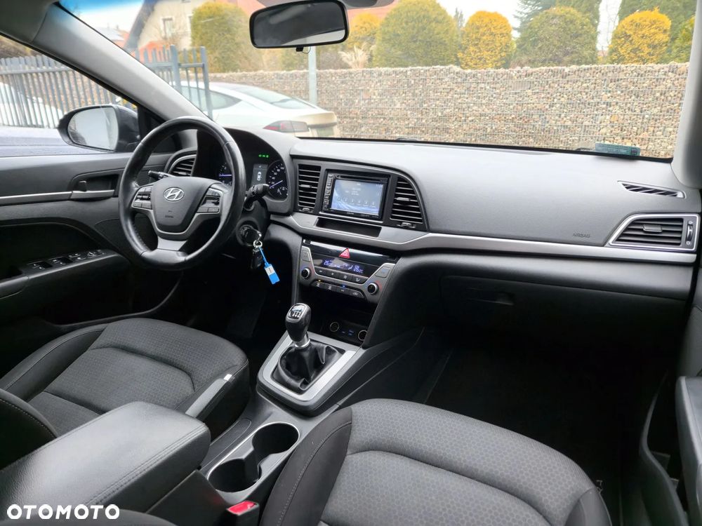 Hyundai Elantra 1.6 Comfort - 6