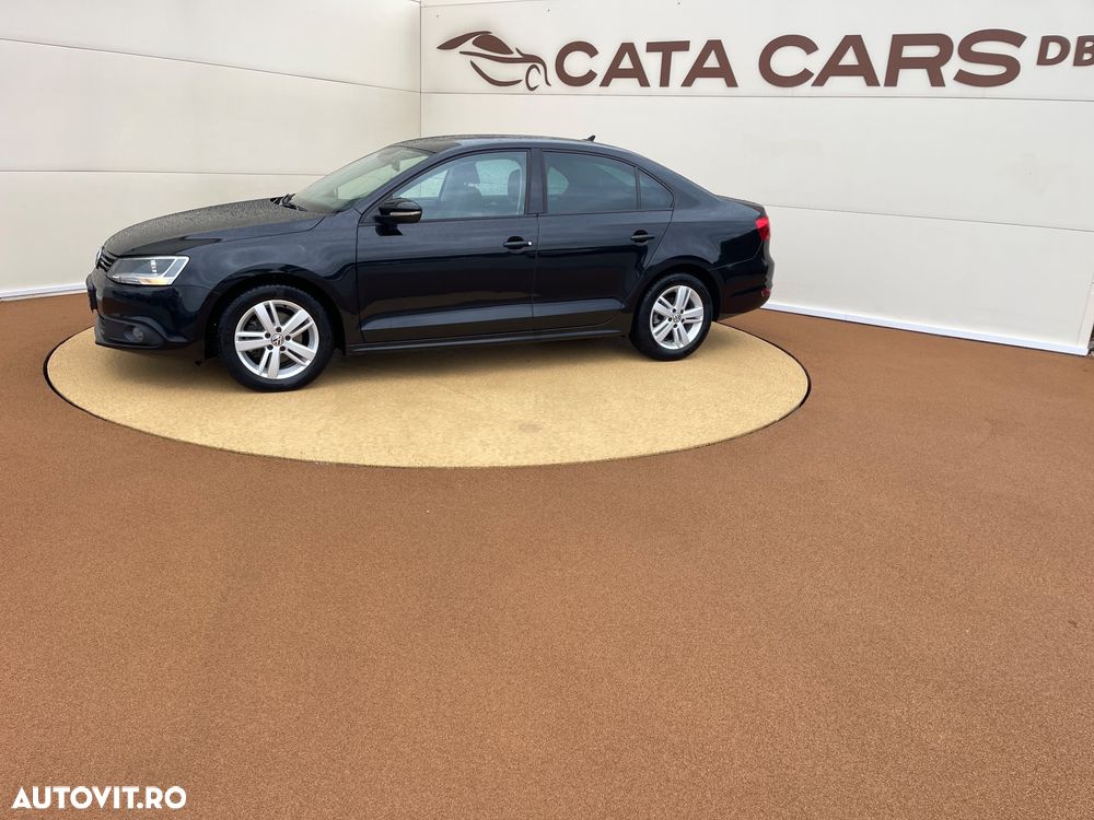 Volkswagen Jetta 1.6 TDI DSG Comfortline - 6