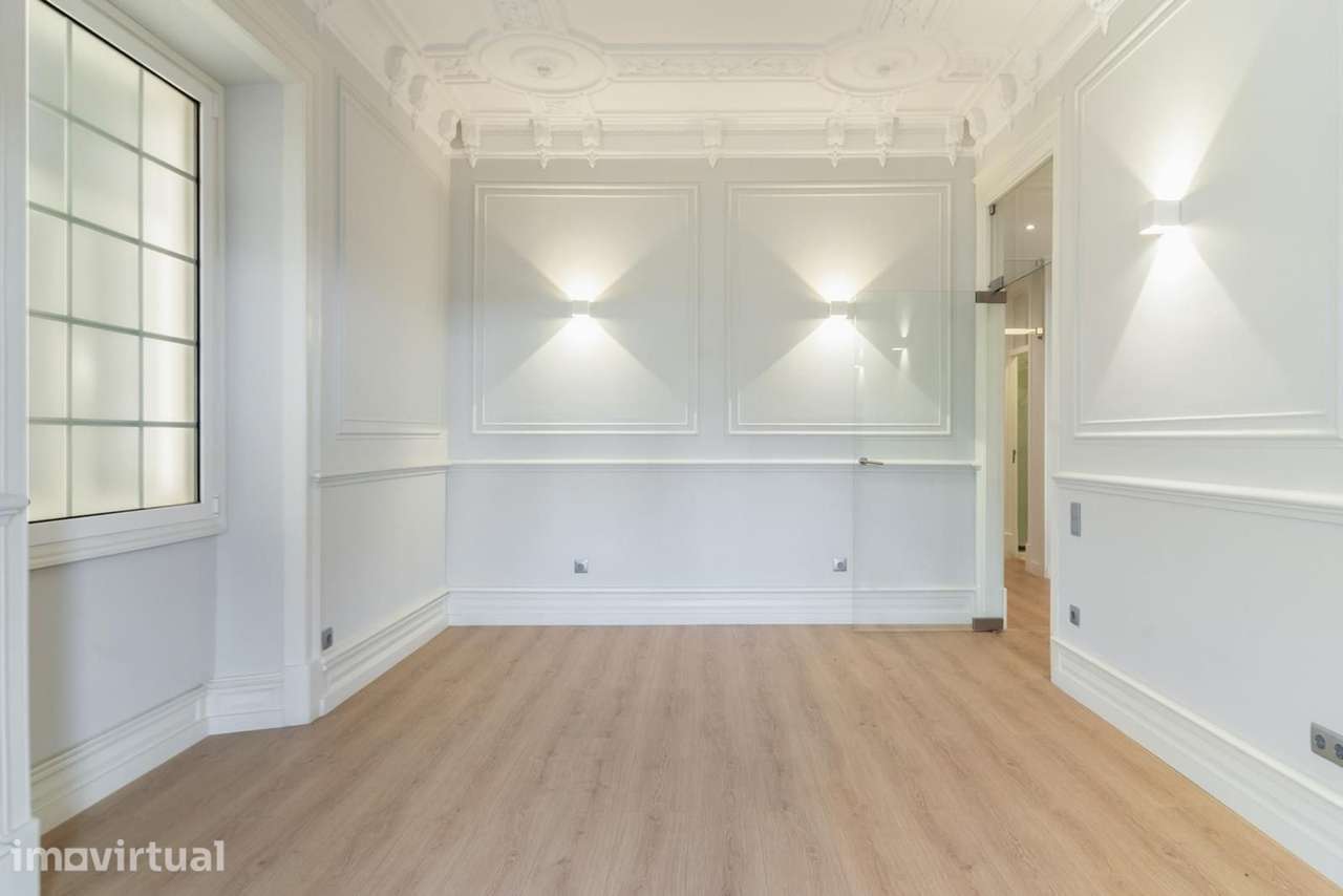 Apartamento T4 com varanda, Avenidas Novas, Lisboa - Grande imagem: 2/25