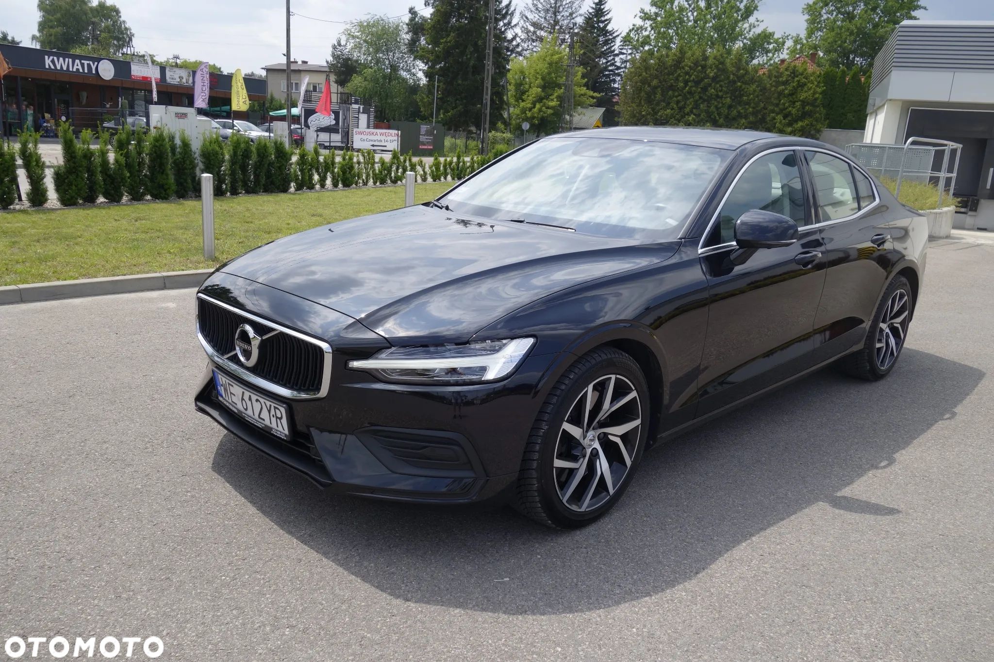 Volvo S60 T5 Momentum Pro - 1