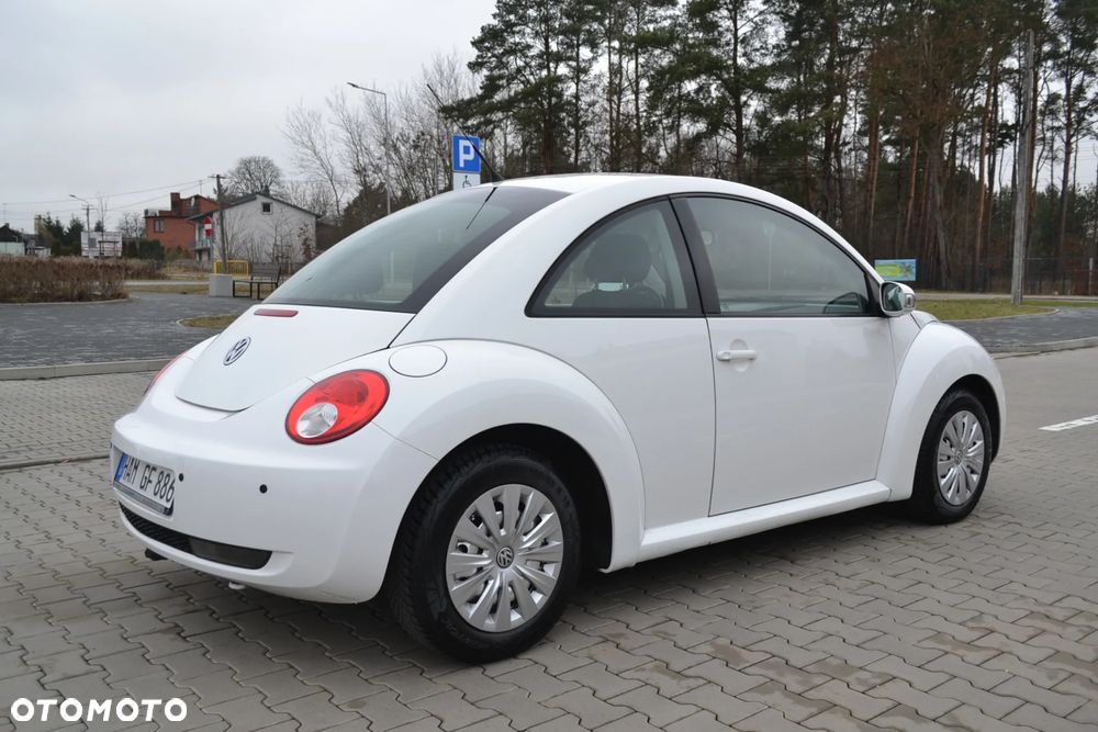 Volkswagen New Beetle - 11