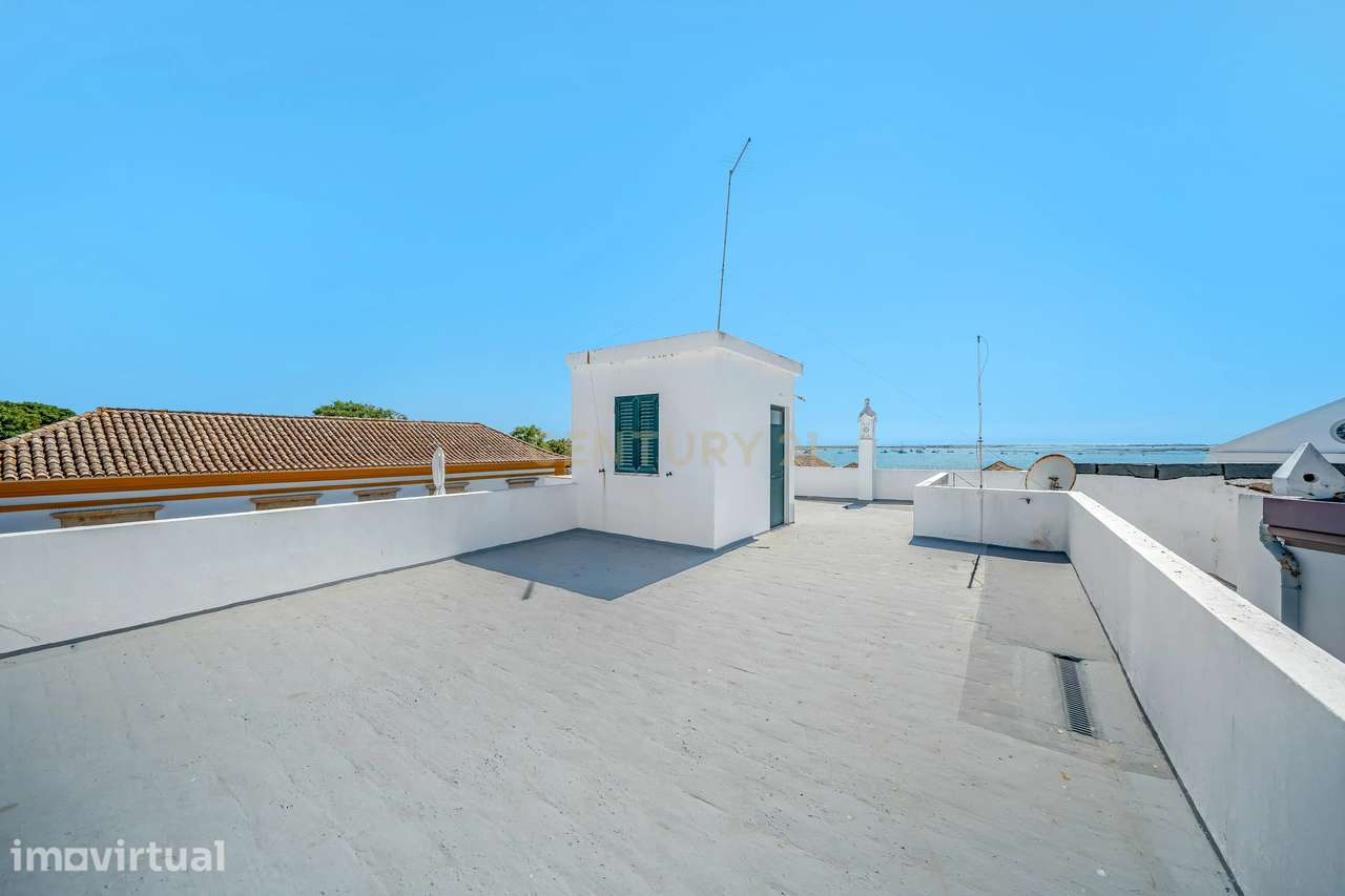 Moradia T3+1 |Terraço com vista Panorâmica sobre a Ria Formosa e a Igr - Grande imagem: 4/45
