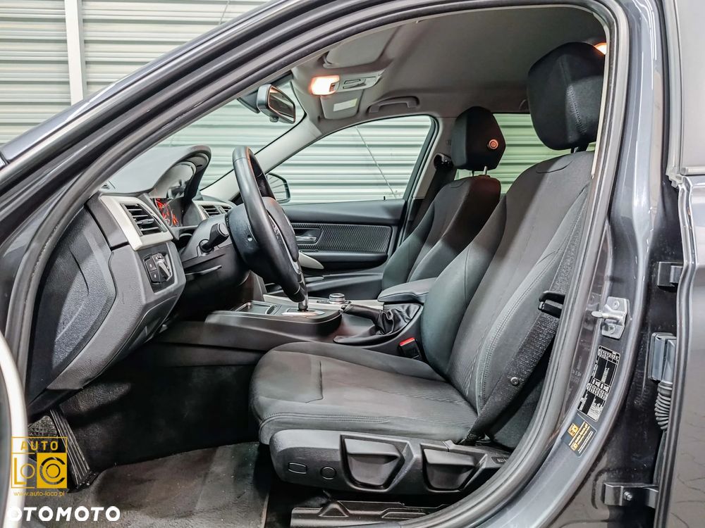 BMW Seria 3 318d Sport Line - 12