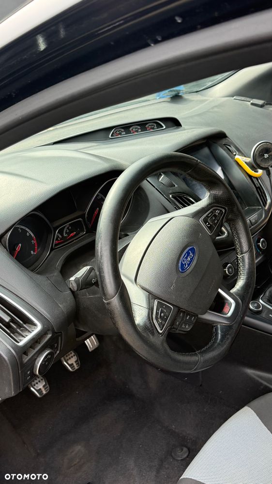 Ford Focus 2.0 EcoBoost ST - 13