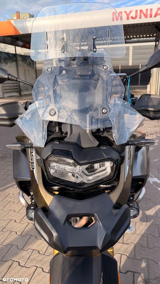 BMW F - 18
