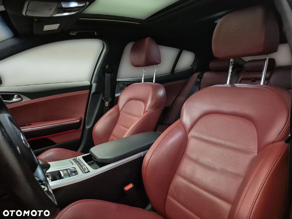 Kia Stinger - 13