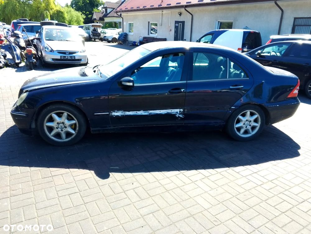 Mercedes – Benz Klasa C W203 (00-04r.) 2.0 B 163KM. Silnik 111.955 (111 955) (111955) Skrzynia 722.616 (722 616) (722616) lakier 359.Cały na części. GWARANCJA !!!  Przód Tył Zestaw Komplet Drzwi Klapa Zderzak Błotnik Maska Grill Atrapa Szyba Pas Lampa Lusterko Boczki Fotel Kanapa Kokpit Deska Rozdzielcza Przełącznik Włącznik Sterownik Przewody Wiązka Instalacja Moduł Komputer Czujnik Listwa Pompa Alternator Wtryski Głowica Rozrusznik Kompresor Sprzęgło Dwumas Silnik Skrzynia ABS Klimatyzacji Paliwa Wspomagania Kolektor Turbina Przepustnica Zawór Chłodnica Koło Hak Belka Sanki Zawieszenie Mcpherson Półoś Amortyzator Wydech Tłumik Zacisk Most - 2