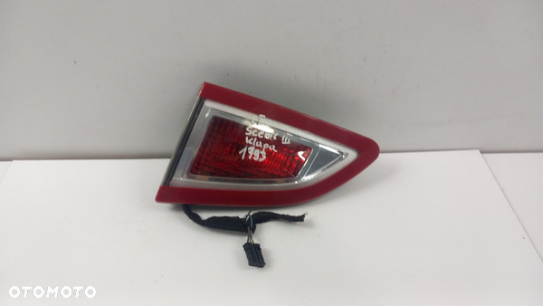 RENAULT SCENIC III  LAMPA W KLAPĘ TYŁ LEWA