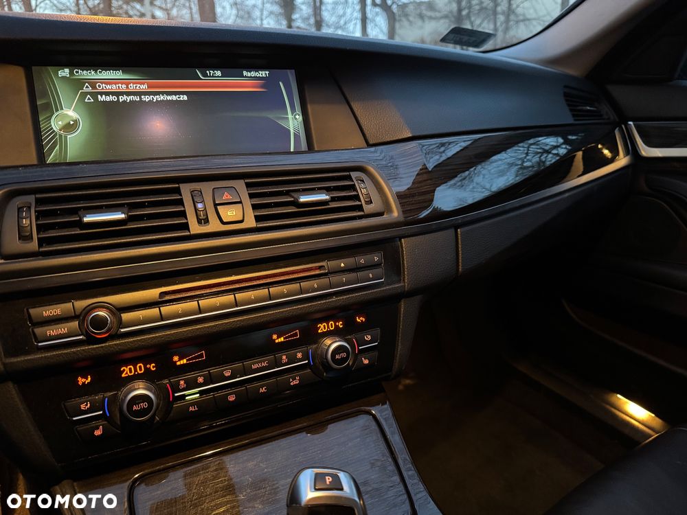 BMW Seria 5 528i - 29
