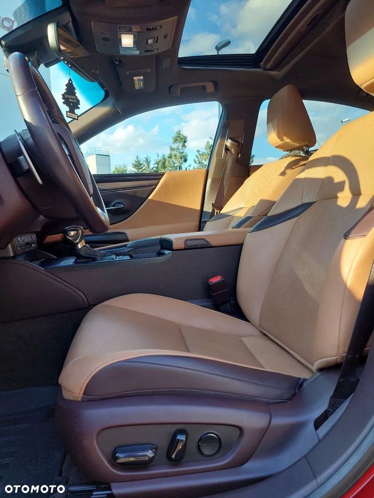 Lexus ES 300h Business Edition + - 9