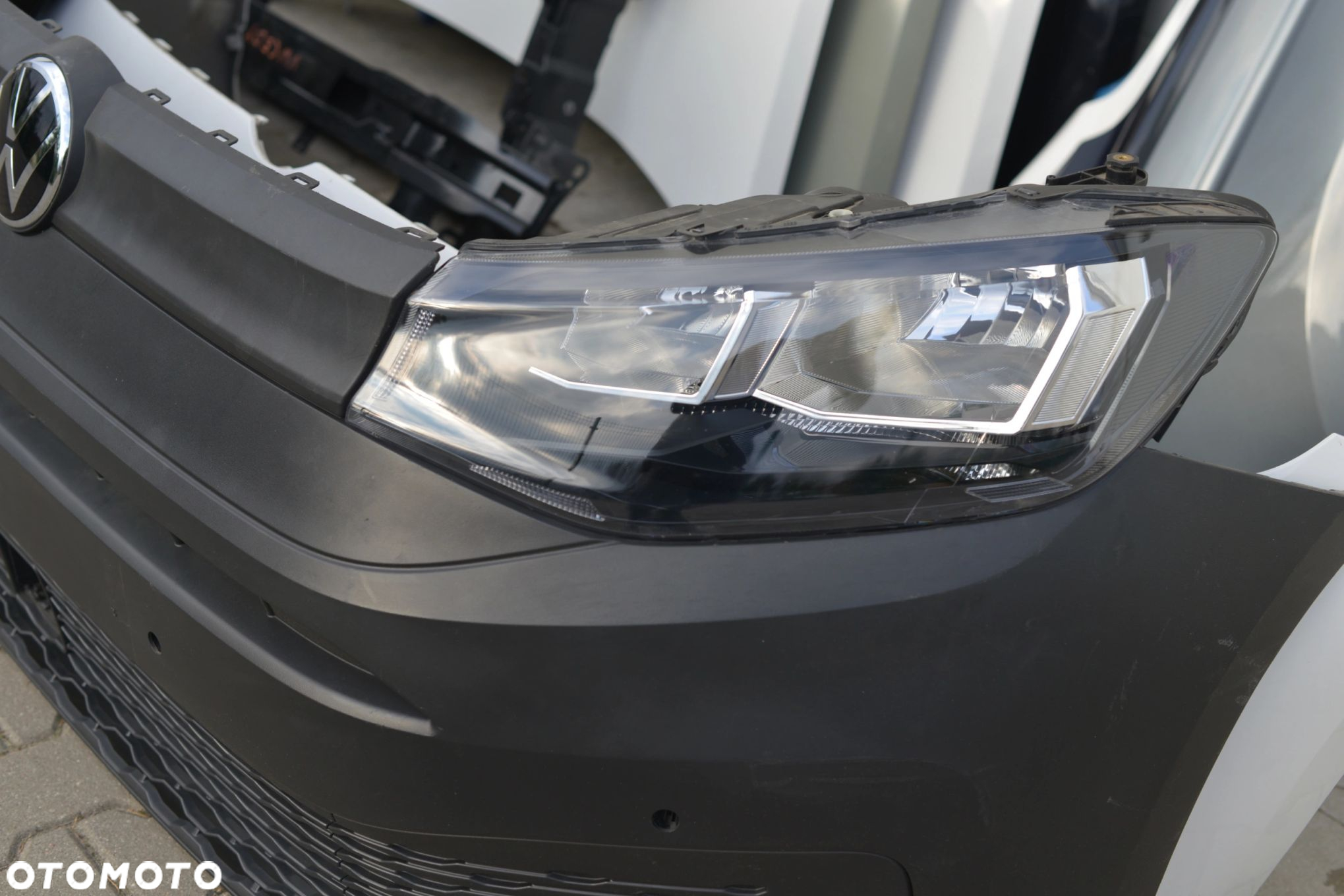 MASKA ZDERZAK BŁOTNIK LAMPA REFLEKTOR PAS BELKA GRILL VW CADDY 5 V 2K7 20- - 16