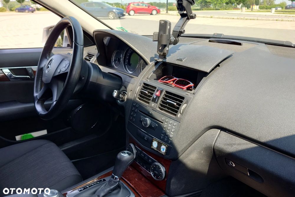 Mercedes-Benz Klasa C 180 Kompressor Automatik BlueEFFICIENCY Avantgarde - 23