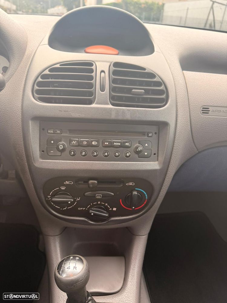 Peugeot 206 1.1 Color Line - 11