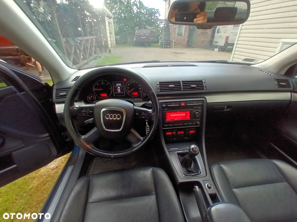Audi A4 Limousine - 4