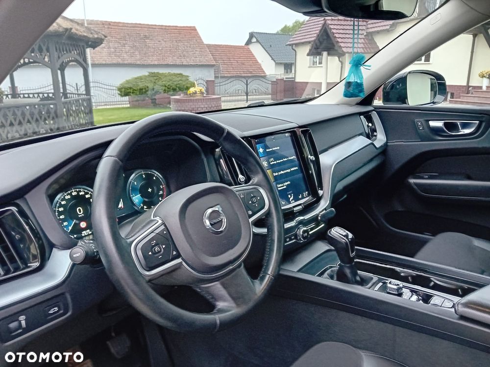 Volvo XC 60 D3 Momentum Pro - 25