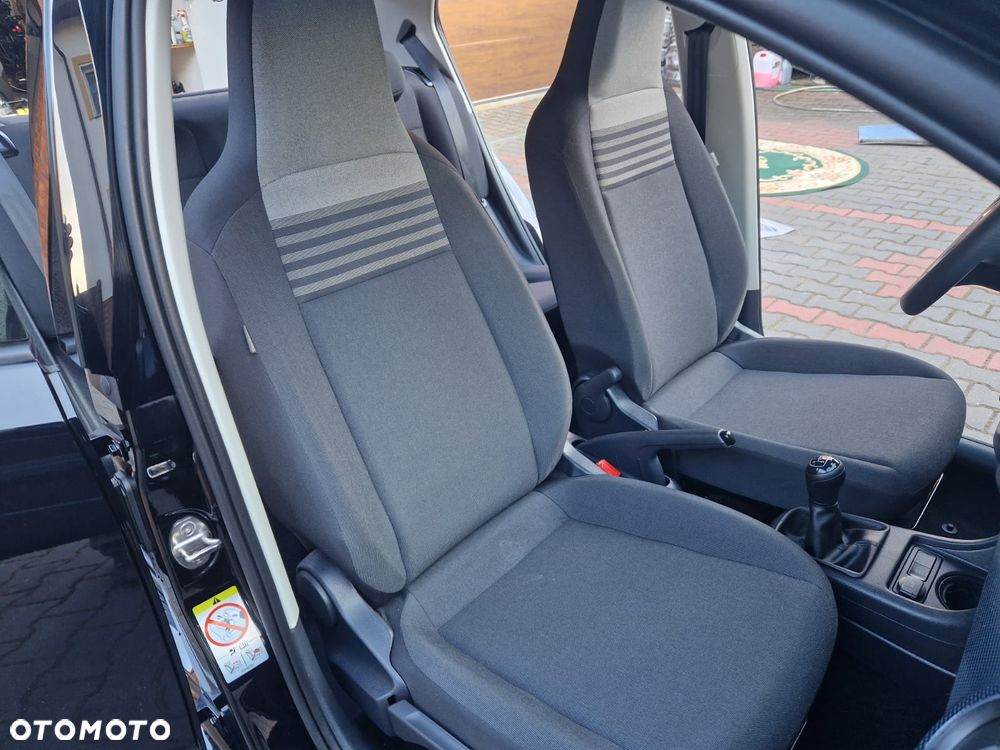 Volkswagen up! Active - 17