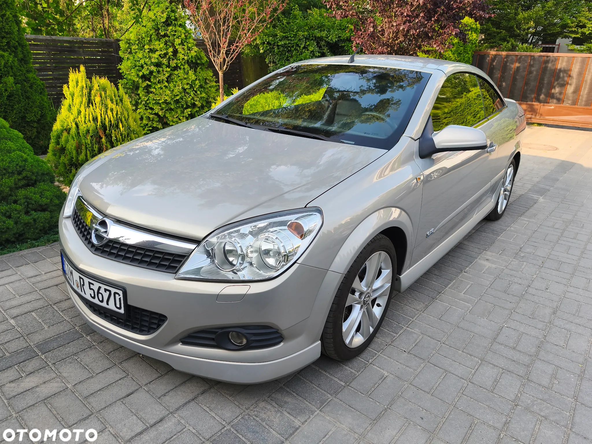 Opel Astra Twin Top 2.0 Turbo Cosmo - 1