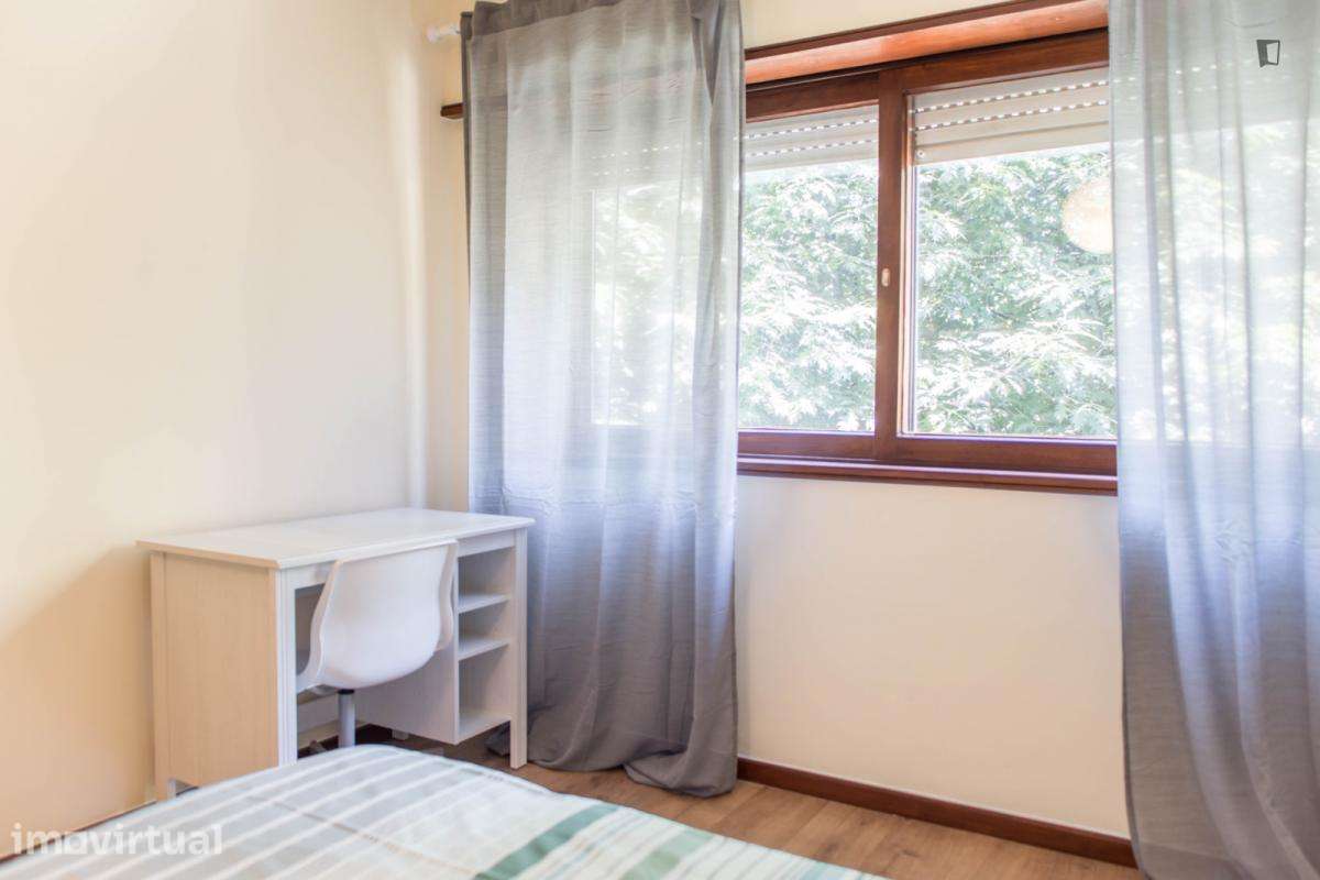 Quarto - localizado em Paranhos Porto - Grande imagem: 3/15