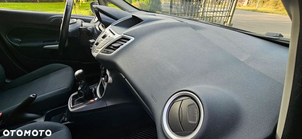 Ford Fiesta 1.25 Champions Edition - 23