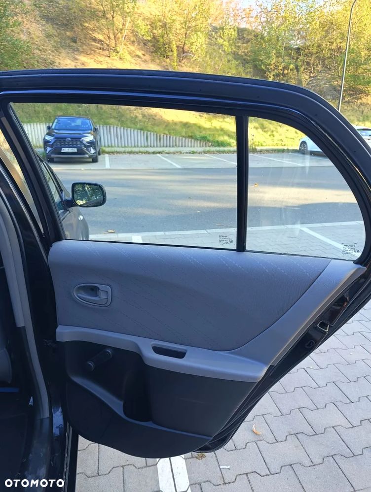 Toyota Yaris - 10