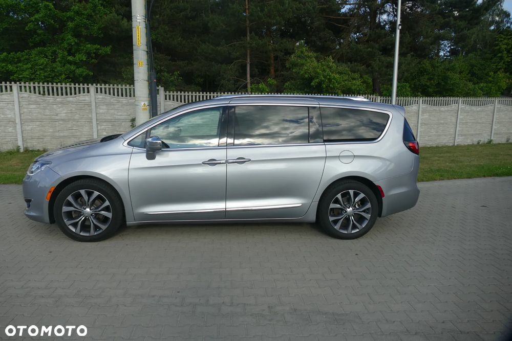 Chrysler Pacifica - 16
