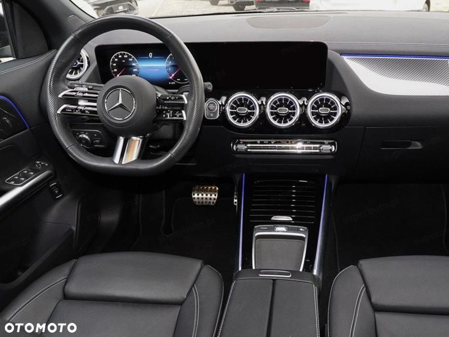 Mercedes-Benz GLA 200 AMG Line - 11