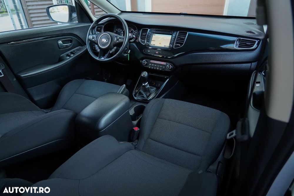 Kia Carens - 5