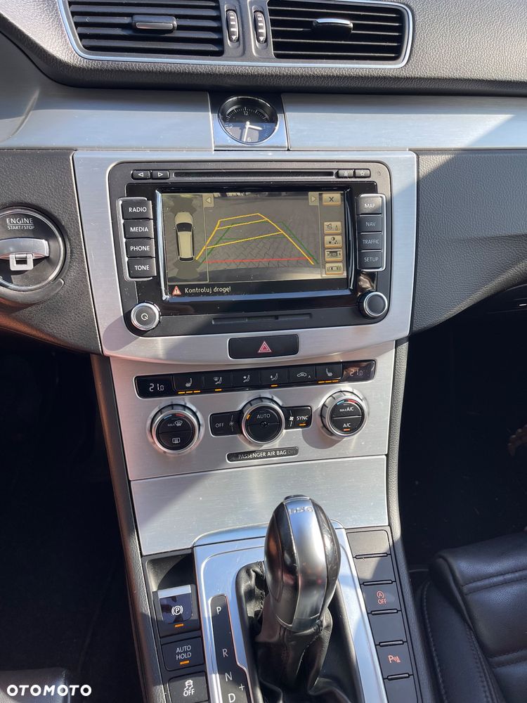 Volkswagen Passat 2.0 TDI DSG BlueMotion Technology R-Line - 18