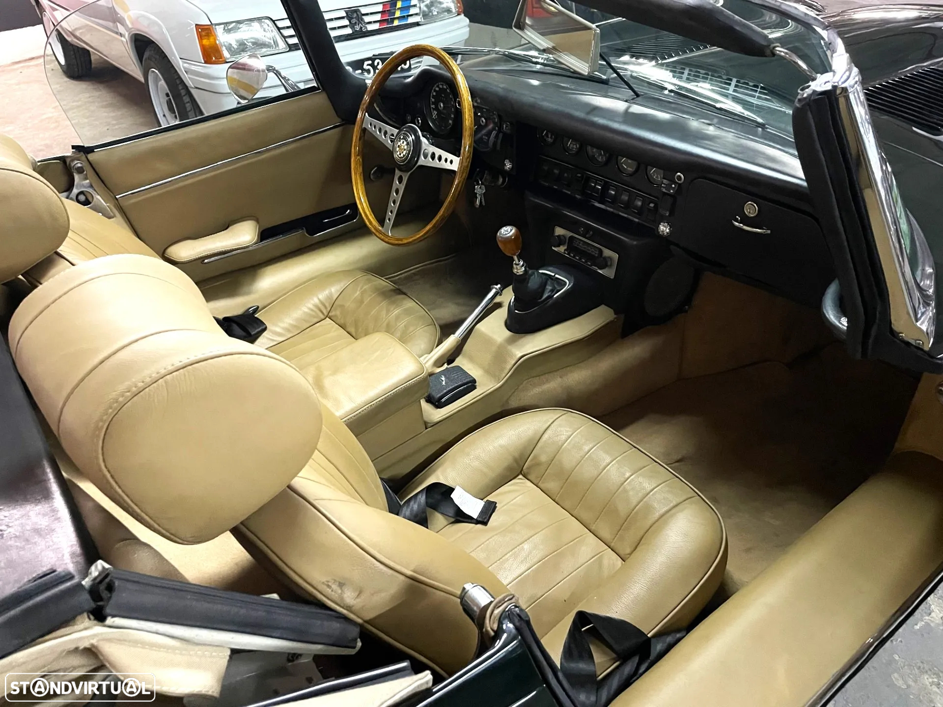 Jaguar E-Type - 15